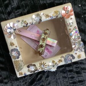 NWOT Sequin Floral Clear-Window Accessories Case - Cream